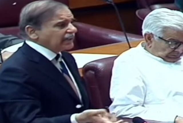 عمران خان نے کرپشن کی نشاندہی پر جنرل عاصم کو ڈی جی ISI کےعہدے سے ہٹایا، وزیراعظم