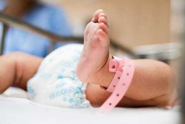 نومولود بچی کا اغوا؛ جناح اسپتال کےگائنی وارڈ کی سیکیورٹی انچارج گرفتار
